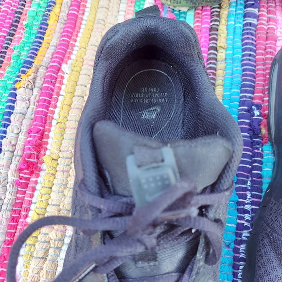 Nike air max motion low running sneakers Sz 9.5 - Picture 3 of 9